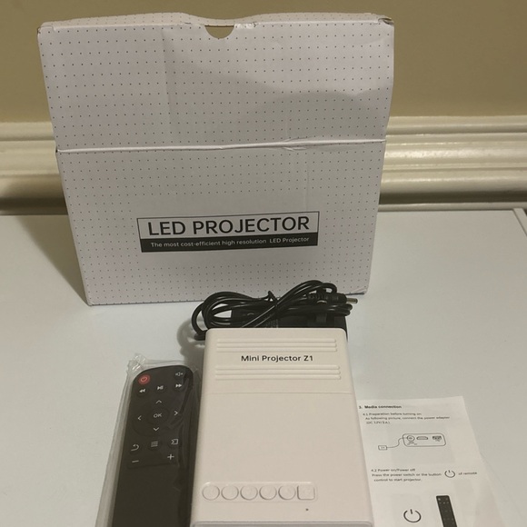 Mini Projector Z1 - White - Picture 5 of 9
